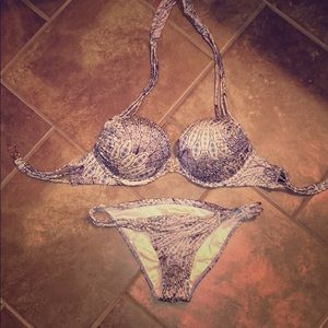 Victoria’s Secret Push Up bathing suit 32C/XS